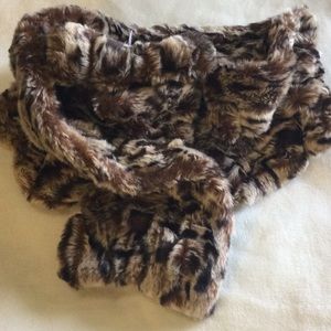 BETSEY JOHNSON FUR SCARF!